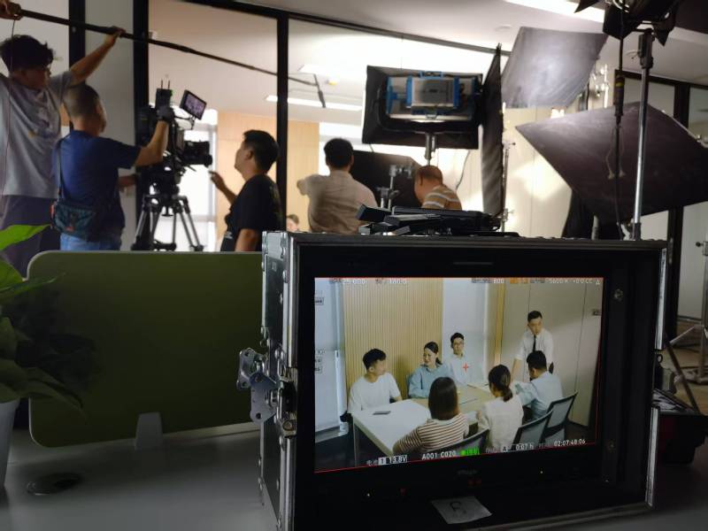 固始县TVC拍摄公司：科技产品视觉化大师，诠释未来感与功能美学